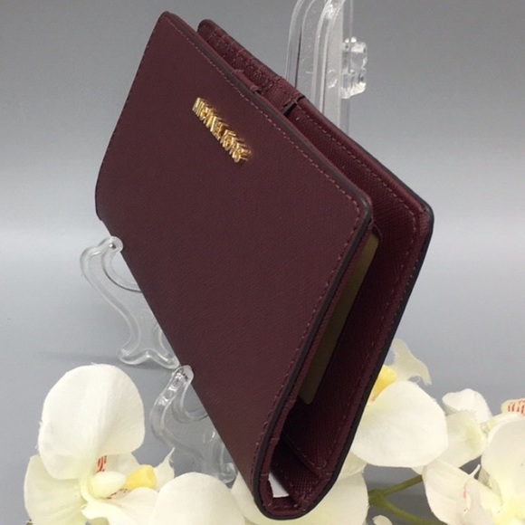Michael Kors Jet Set Travel Md Flt Slm Bfld Wallet - Picture 13 of 16